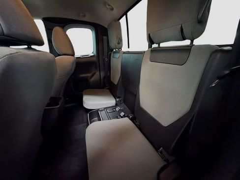 Used 2018 Toyota Tacoma SR5 AWD/4WD image 24