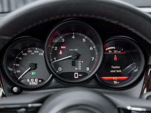 Certified 2023 Porsche Macan image 28