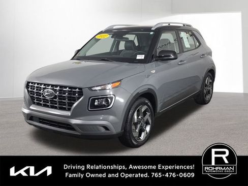 Used 2022 Hyundai Venue Limited image 11