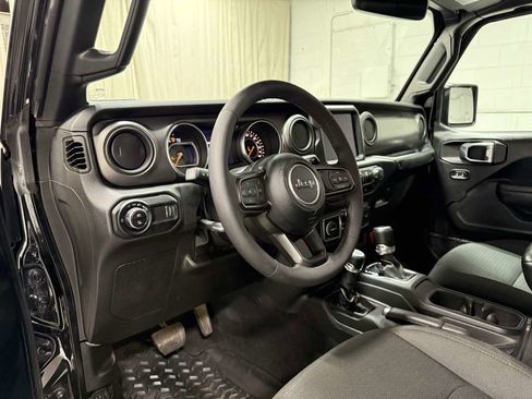 Used 2023 Jeep Gladiator Sport image 10