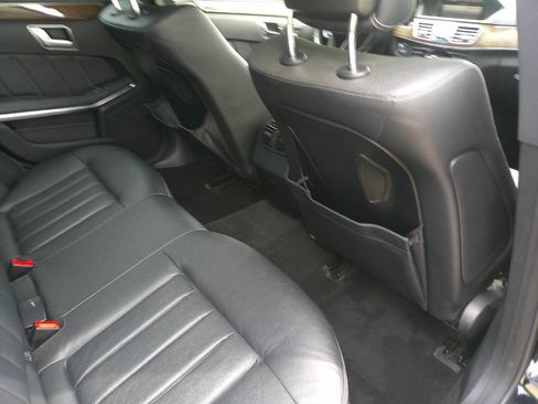 Used 2014 Mercedes-Benz E 550 4MATIC Sedan w/ Premium 1 Package image 19