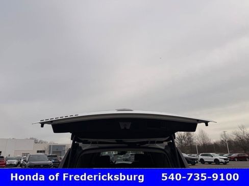 Used 2018 Chevrolet Suburban LT w/ Luxury Package image 17