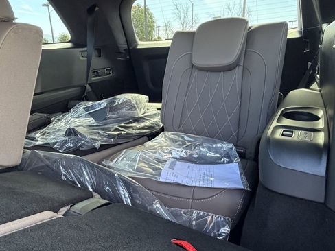 New 2026 Mercedes-Benz GLS 63 AMG 4MATIC image 32