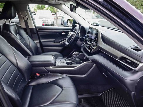 Certified 2022 Toyota Highlander XLE image 20