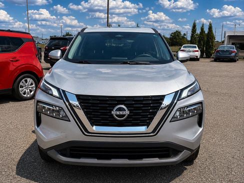Used 2022 Nissan Rogue SV FWD image 2