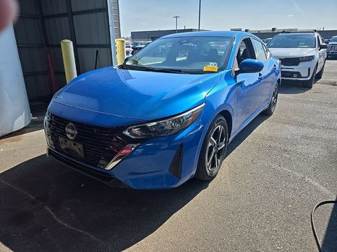 Used 2024 Nissan Sentra SV FWD image 2