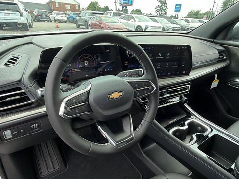 New 2026 Chevrolet Traverse LT FWD image 3