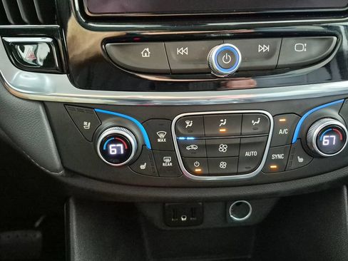 Used 2018 Chevrolet Traverse Premier AWD/4WD image 21
