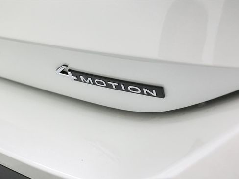 New 2025 Volkswagen Tiguan SE R-Line image 12