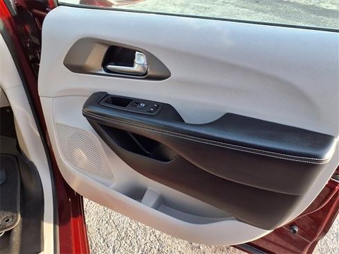 Used 2021 Chrysler Pacifica Touring-L image 79