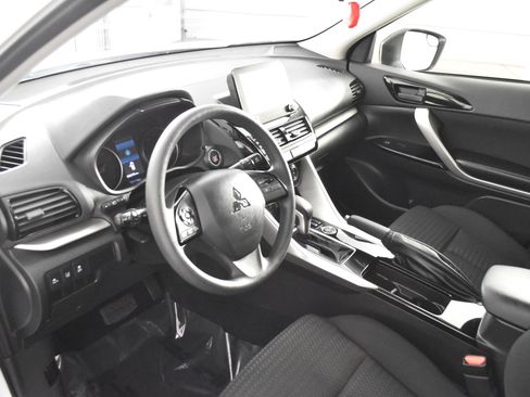 Used 2024 Mitsubishi Eclipse Cross LE image 2