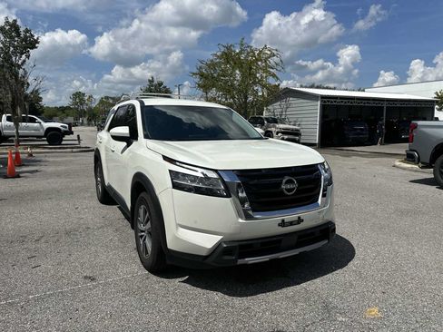 Used 2023 Nissan Pathfinder SL AWD/4WD image 8