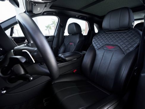 Used 2022 Bentley Bentayga image 30