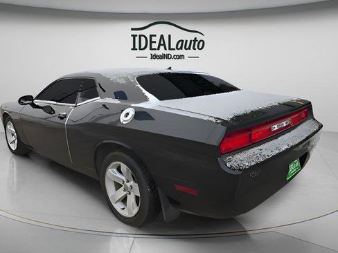 Used 2013 Dodge Challenger SXT image 8