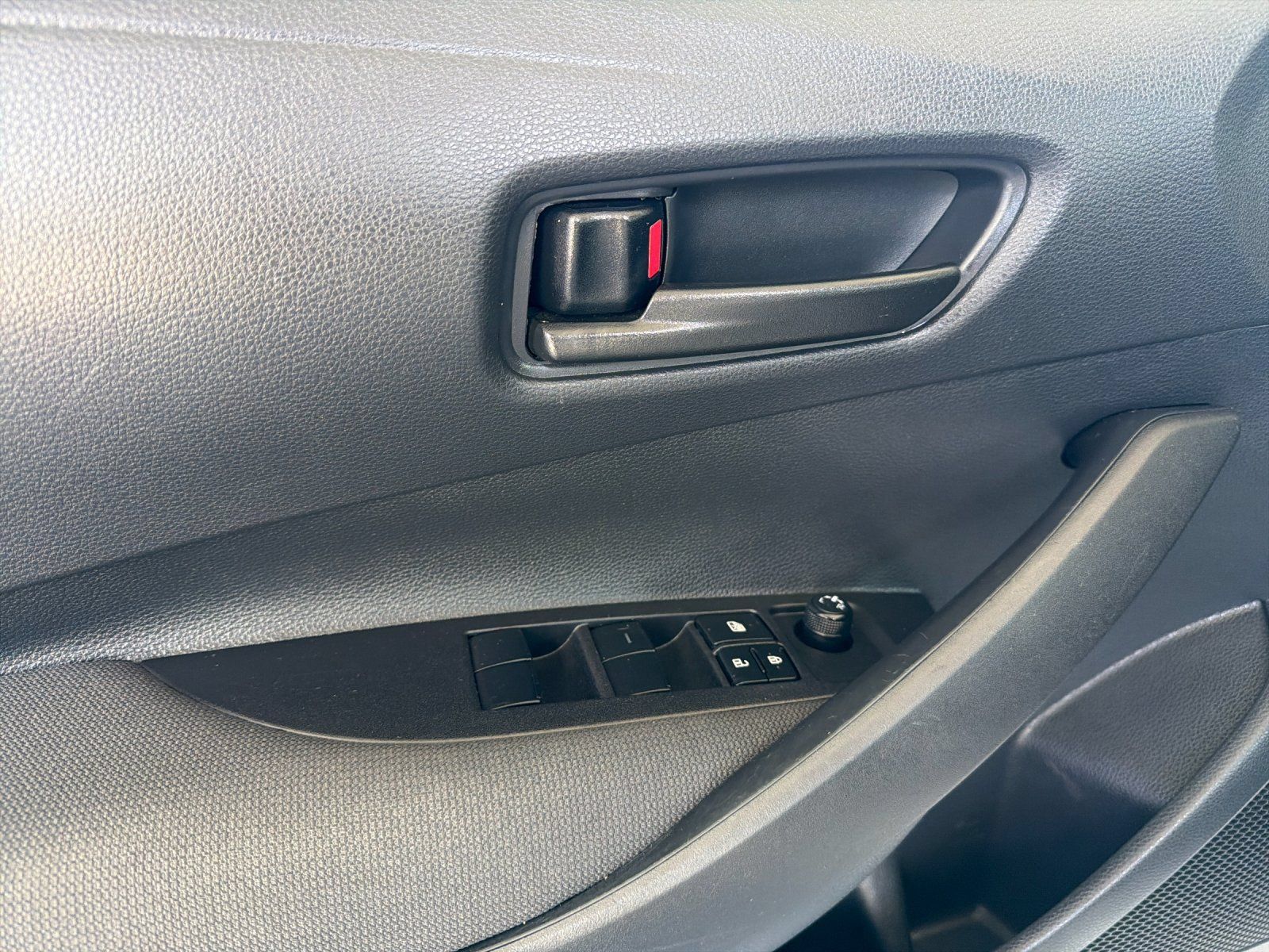 Used 2025 Toyota Corolla LE FWD image 10