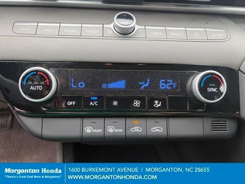 Used 2024 Hyundai Elantra SEL FWD image 24