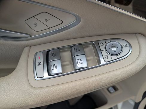 Used 2022 Mercedes-Benz GLC 300 image 11