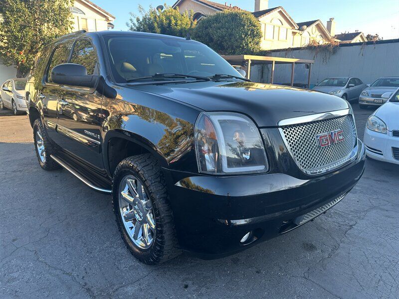 Used 2007 GMC Yukon Denali AWD/4WD image 3