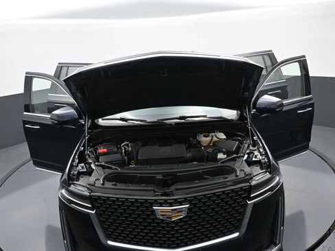 Used 2024 Cadillac Escalade ESV Premium Luxury image 39