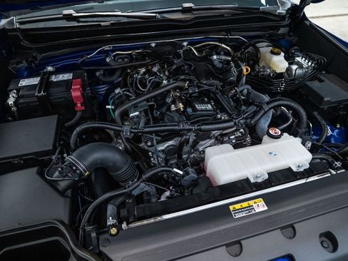 Certified 2025 Toyota Tacoma TRD Off-Road image 44