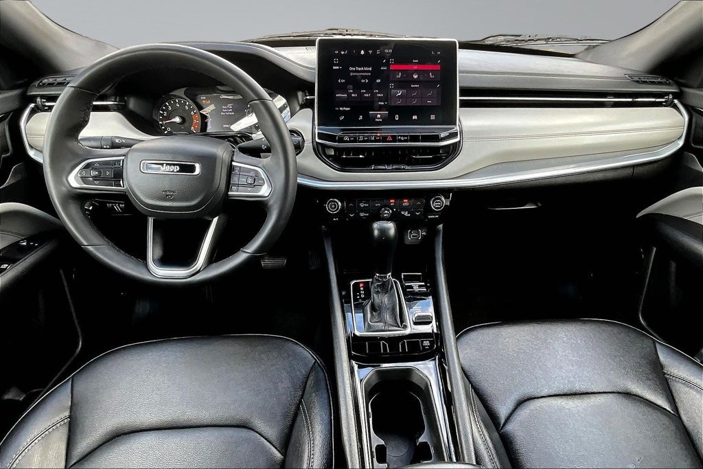 Used 2025 Jeep Compass Limited AWD/4WD image 8