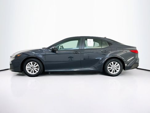 Used 2025 Toyota Camry LE image 4