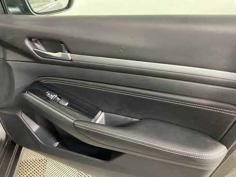 Used 2023 Nissan Altima 2.5 SV w/ SV Premium Package FWD image 24