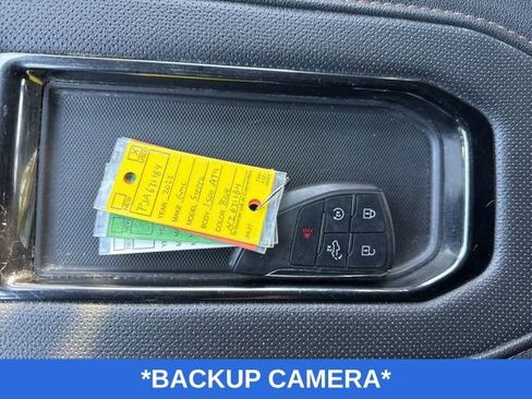 Used 2022 GMC Sierra 1500 AT4 w/ AT4 Preferred Package image 9