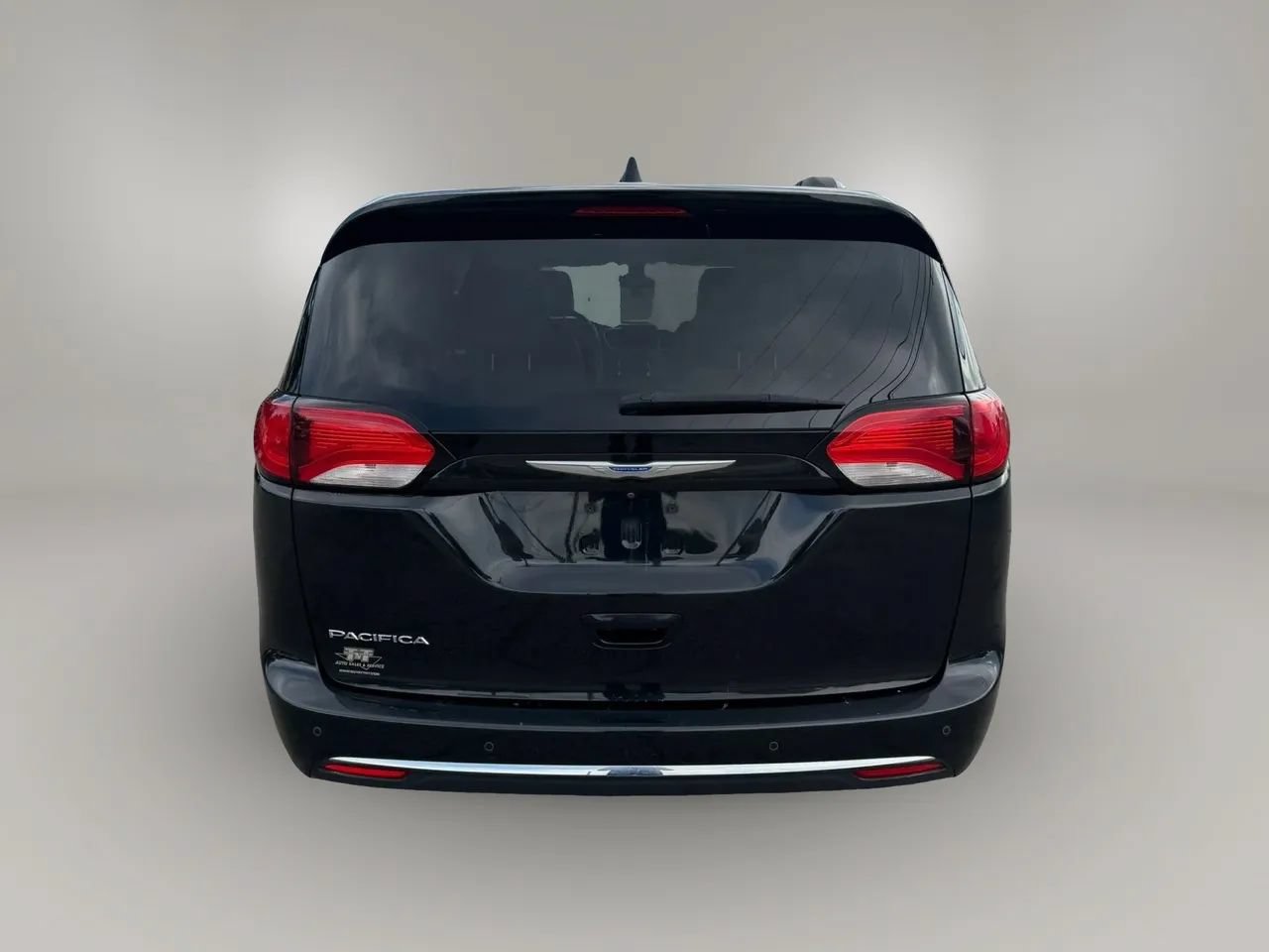Used 2018 Chrysler Pacifica Touring-L Plus w/ Tire & Wheel Group FWD image 7