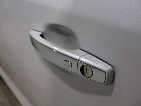 Used 2016 Buick LaCrosse Leather w/ Ultra Luxury Package image 10