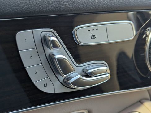 Used 2020 Mercedes-Benz GLC 300 GLC 300 image 24