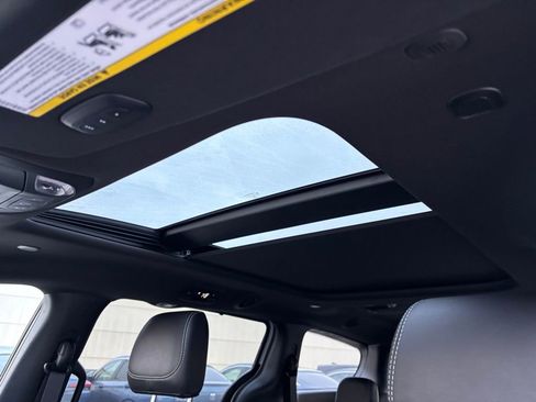 New 2026 Chrysler Pacifica Select image 12