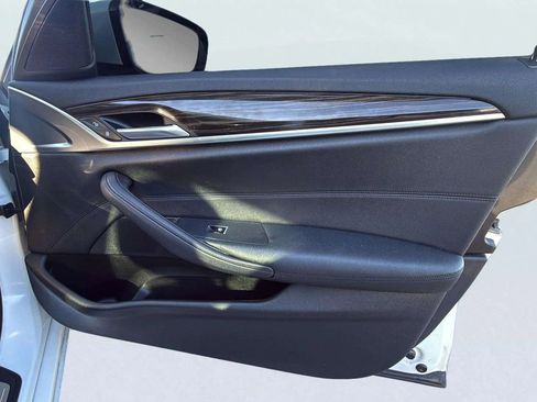 Used 2018 BMW 530i xDrive image 12