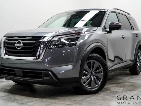 Used 2025 Nissan Pathfinder SV image 1