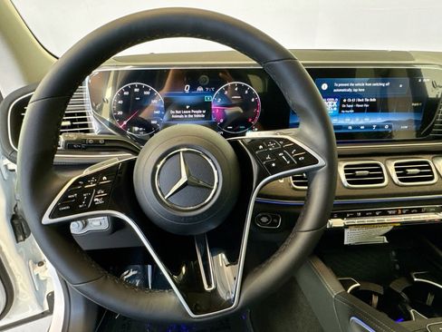 New 2026 Mercedes-Benz GLS 450 4MATIC image 11