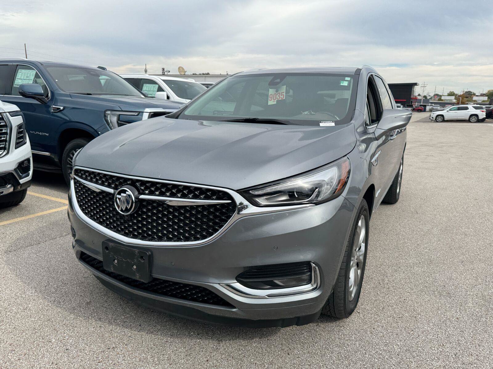 Used 2021 Buick Enclave Avenir AWD/4WD image 2