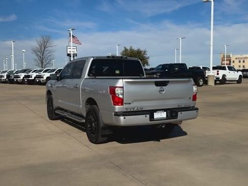 Used 2017 Nissan Titan SL image 4