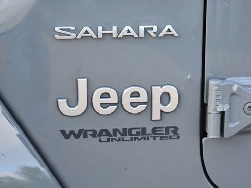Used 2018 Jeep Wrangler Unlimited Sahara image 11