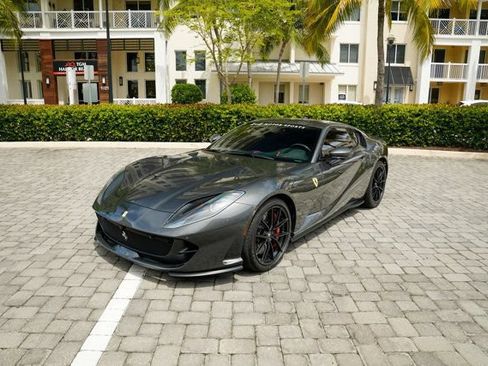Used 2020 Ferrari 812 Superfast RWD image 4