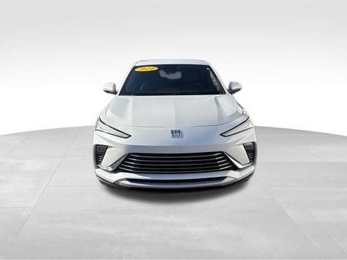 Used 2024 Buick Envista Preferred w/ Convenience II Package image 2