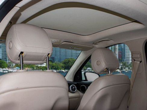 Used 2021 Mercedes-Benz GLC 300 w/ Premium Package image 18