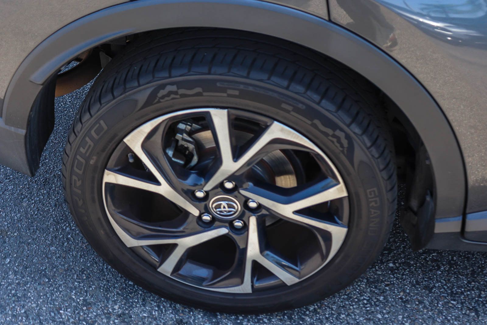 Used 2018 Toyota C-HR XLE FWD image 7
