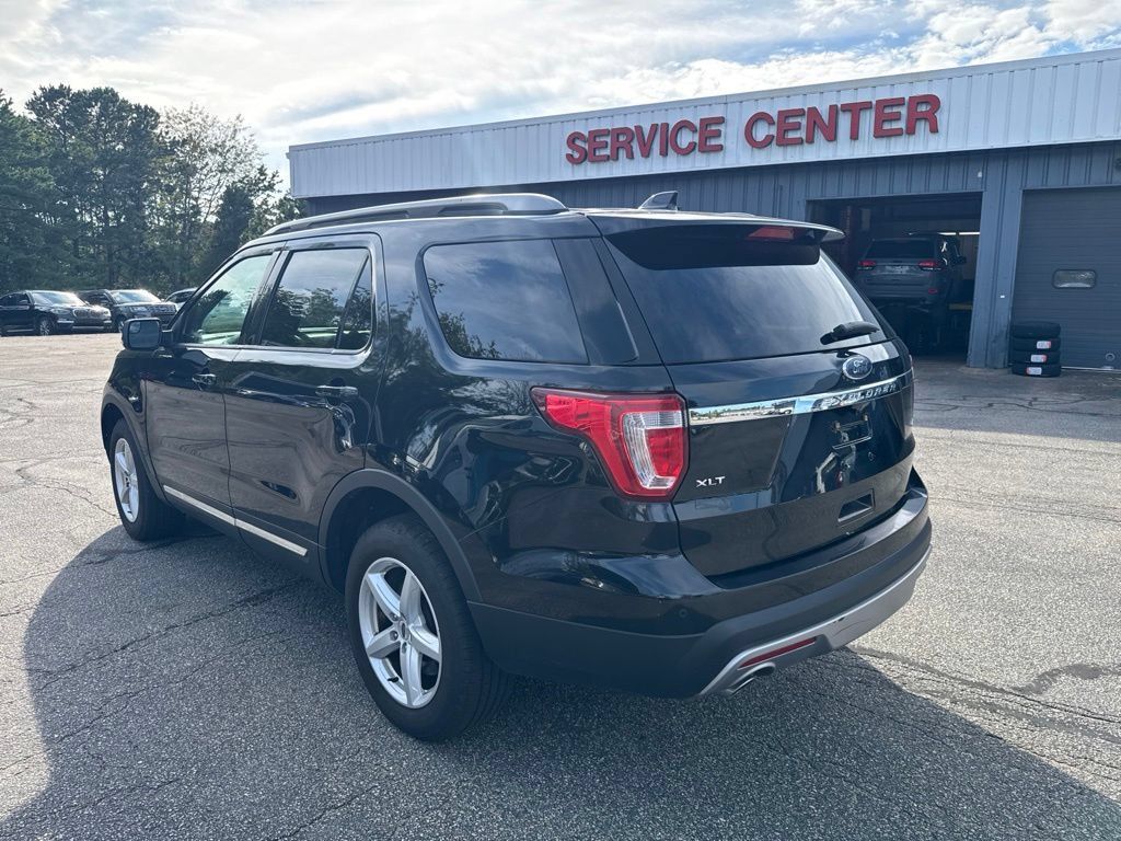 Used 2017 Ford Explorer XLT AWD/4WD image 3
