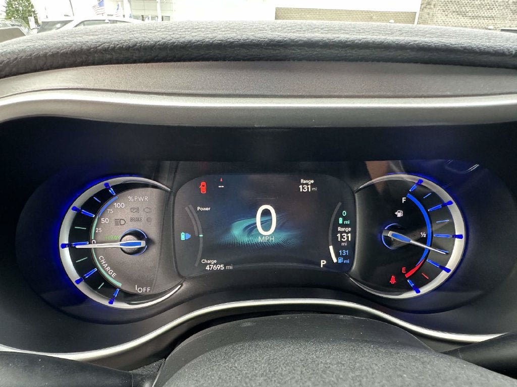 Used 2024 Chrysler Pacifica Limited FWD image 26