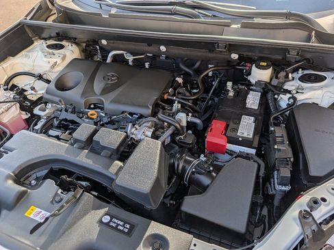 Used 2025 Toyota RAV4 XLE FWD image 20