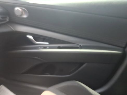 Used 2022 Hyundai Elantra SE w/ Cargo Package FWD image 25