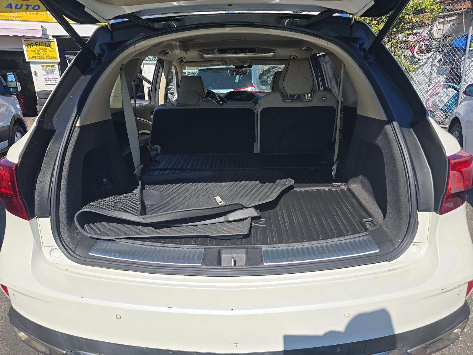 Used 2017 Acura MDX w/ Advance & Entertainment Pkg AWD/4WD image 14