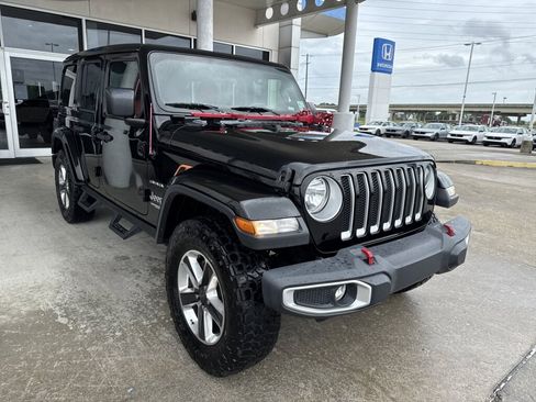 Used 2019 Jeep Wrangler Unlimited Sahara w/ Safety Group AWD/4WD image 3