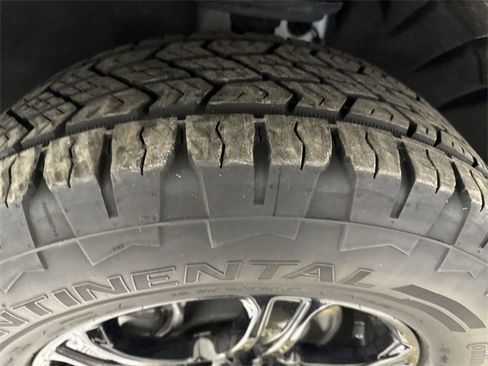 Used 2023 GMC Acadia AT4 image 23