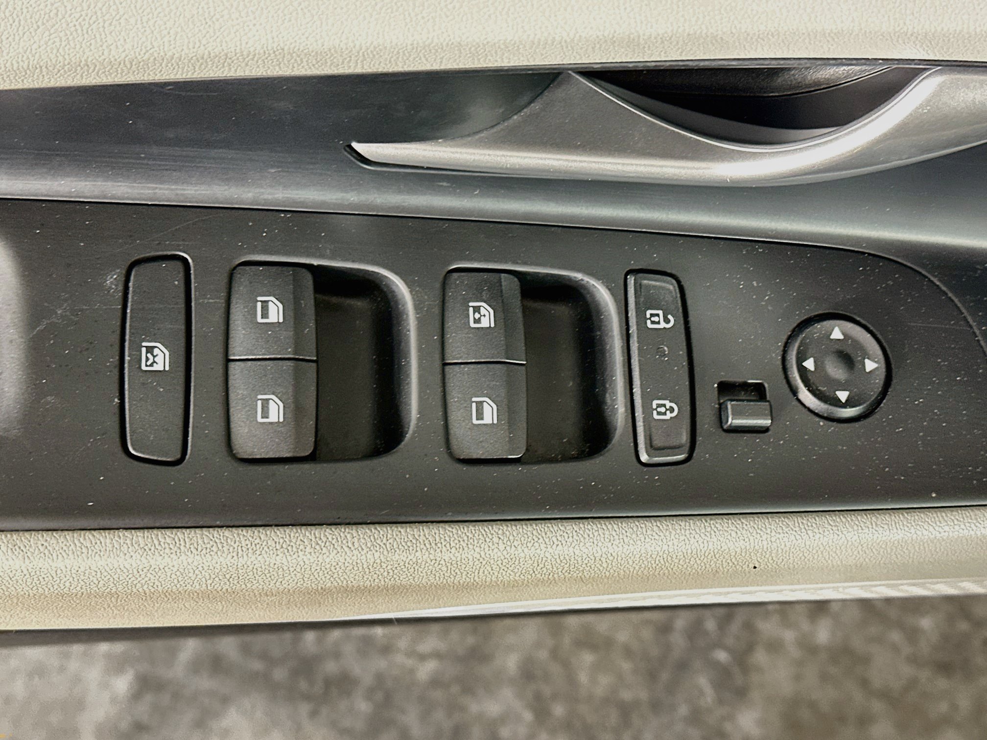 Used 2025 Hyundai Elantra Limited FWD image 15